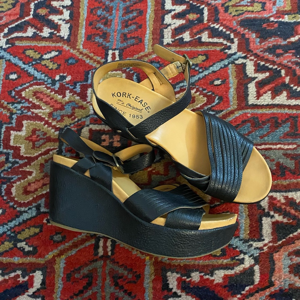 Korkease Adelphi Wedge